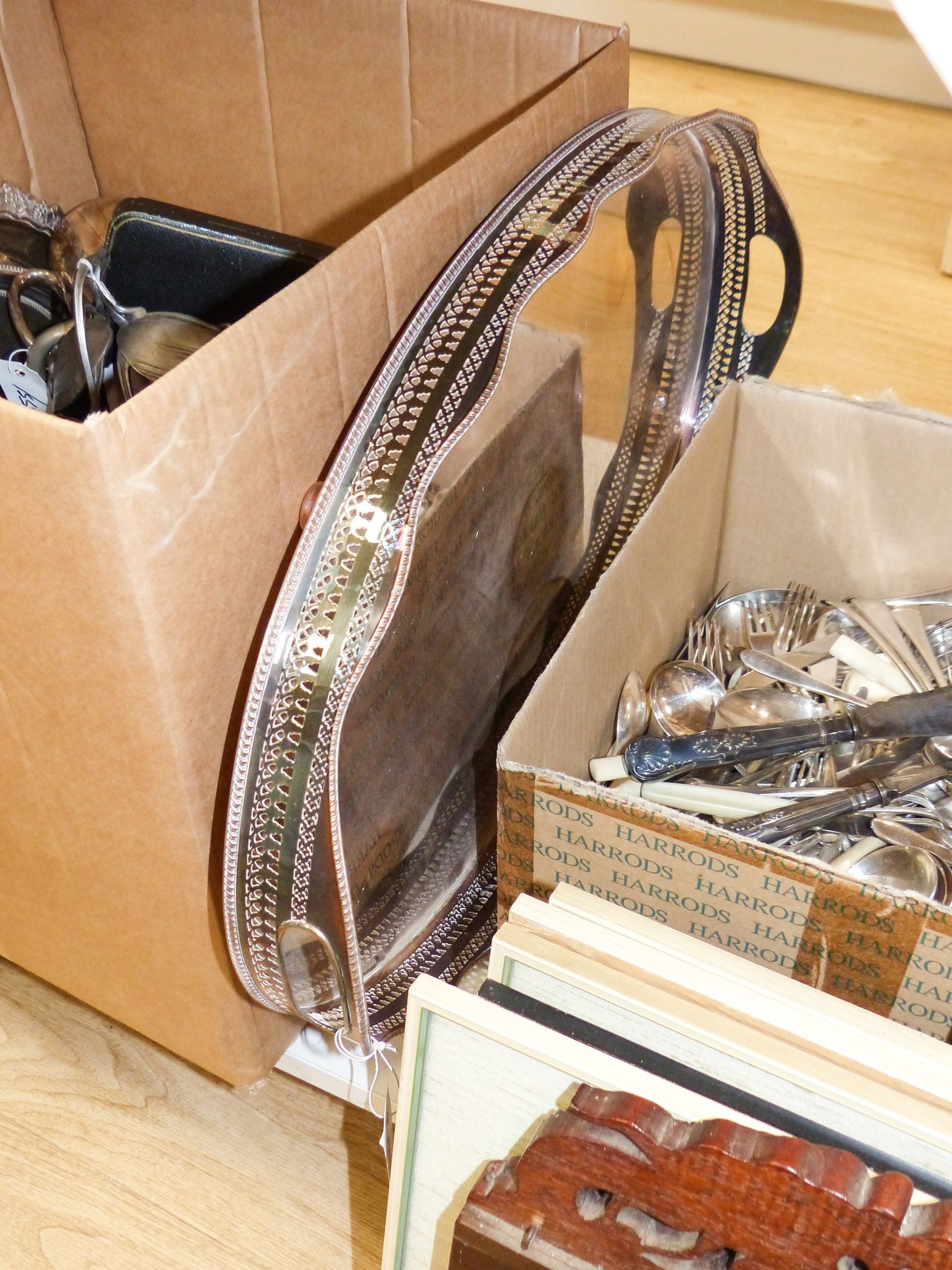 Sundry plated wares, including an oval galleried tea tray, a baluster coffee pot, sundry cutlery, a pair of dwarf candlesticks, a siphon stand, a salver, etc.